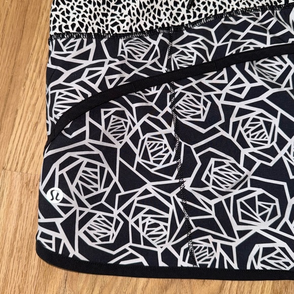 Lululemon Speed Short Posey Black White / Miss Mosaic Black / Black Size 8 - Picture 8 of 8